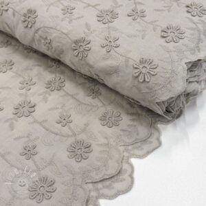Bavlnená látka EMBROIDERY Catchy daisy beige - látka madeira, madeira látka, madeira metráž, madeira metraz, uplet madeira, madeira latky, vysivana latka, vyšívaná látka, madeira cena, bavlnená látka madeira, latky madeira, látka madeira bílá, madeira latka predaj, madeira látka metráž, vyšívaná bavlna metráž, vyšívaná látka metráž